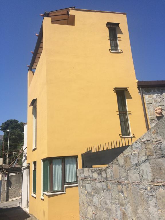 Torre Dei Pirati Letojanni Exterior foto